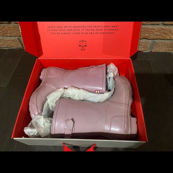 Short, HUNTER Rainboots with Boot Socks - Picture 4 of 9